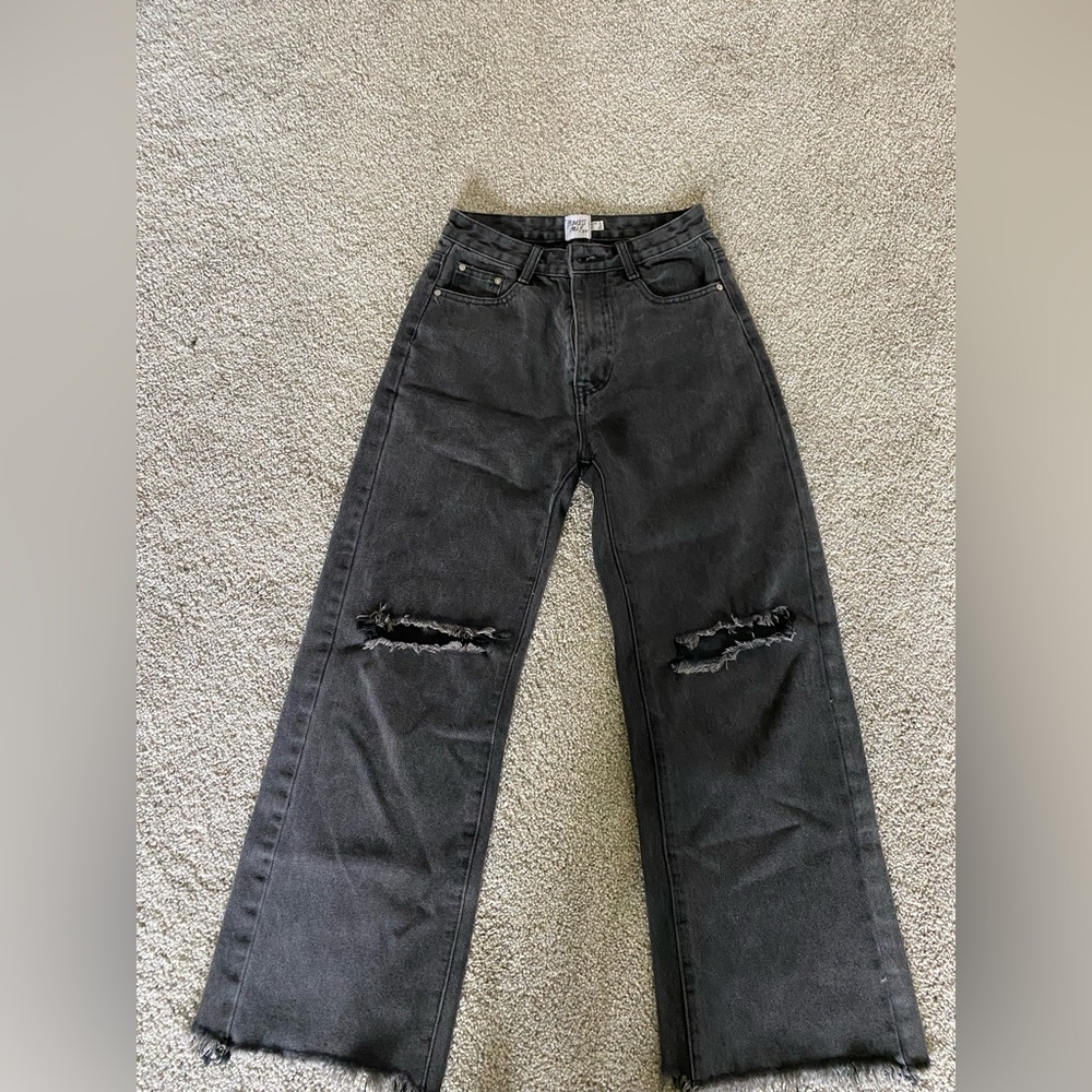 Black jeans with rips at the knee.